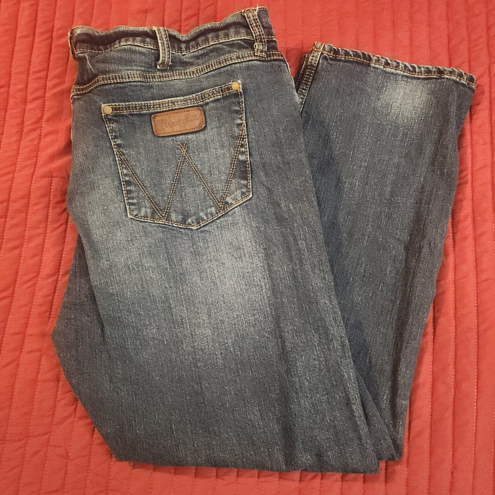 E55 Wrangler Retro Slim Straight Blue Jeans Mens 42x32 WLT88BZ Stretch Denim